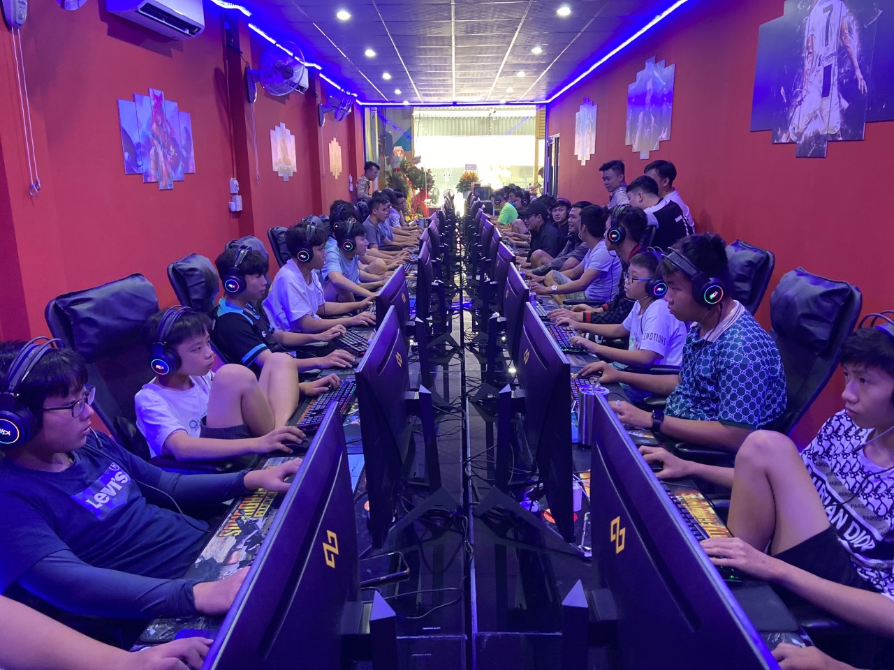 Lắp đặt tiệm net trọn gói giá rẻ. NET RYO GAMING 30 MÁY