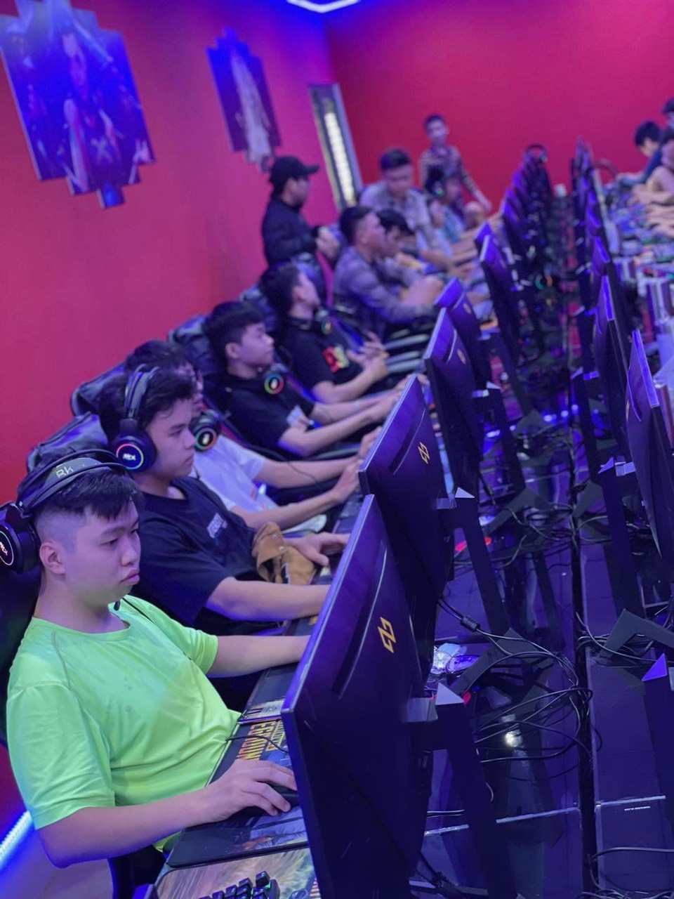 Lắp đặt tiệm net trọn gói giá rẻ. NET RYO GAMING 30 MÁY